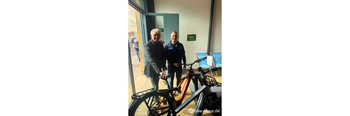 Besuch im bike-store: Landrat testet Bikes - Landrat besucht bike-store &amp; testet Fahrräder