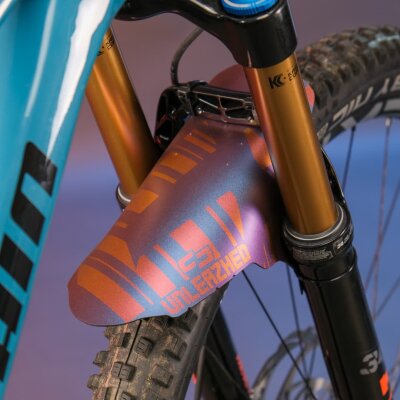 unleazhed mudguard - M01 flipflop red-blue/red-gold