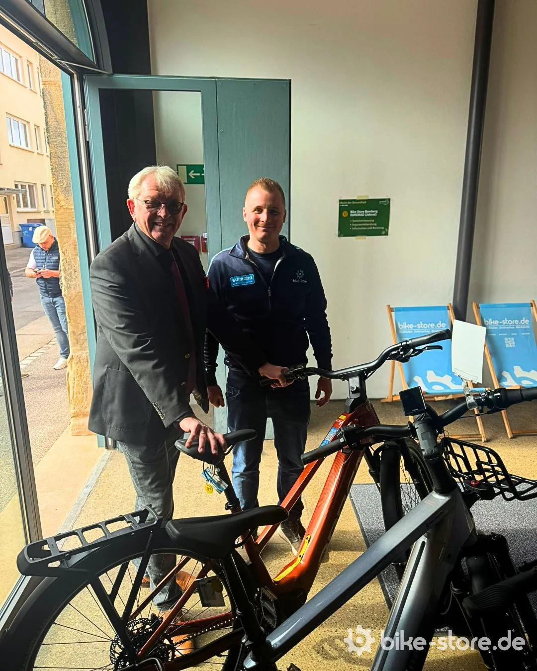 Johann Kalb im bike-store bei der Fahrradberatung und Auswahl eines Bikes