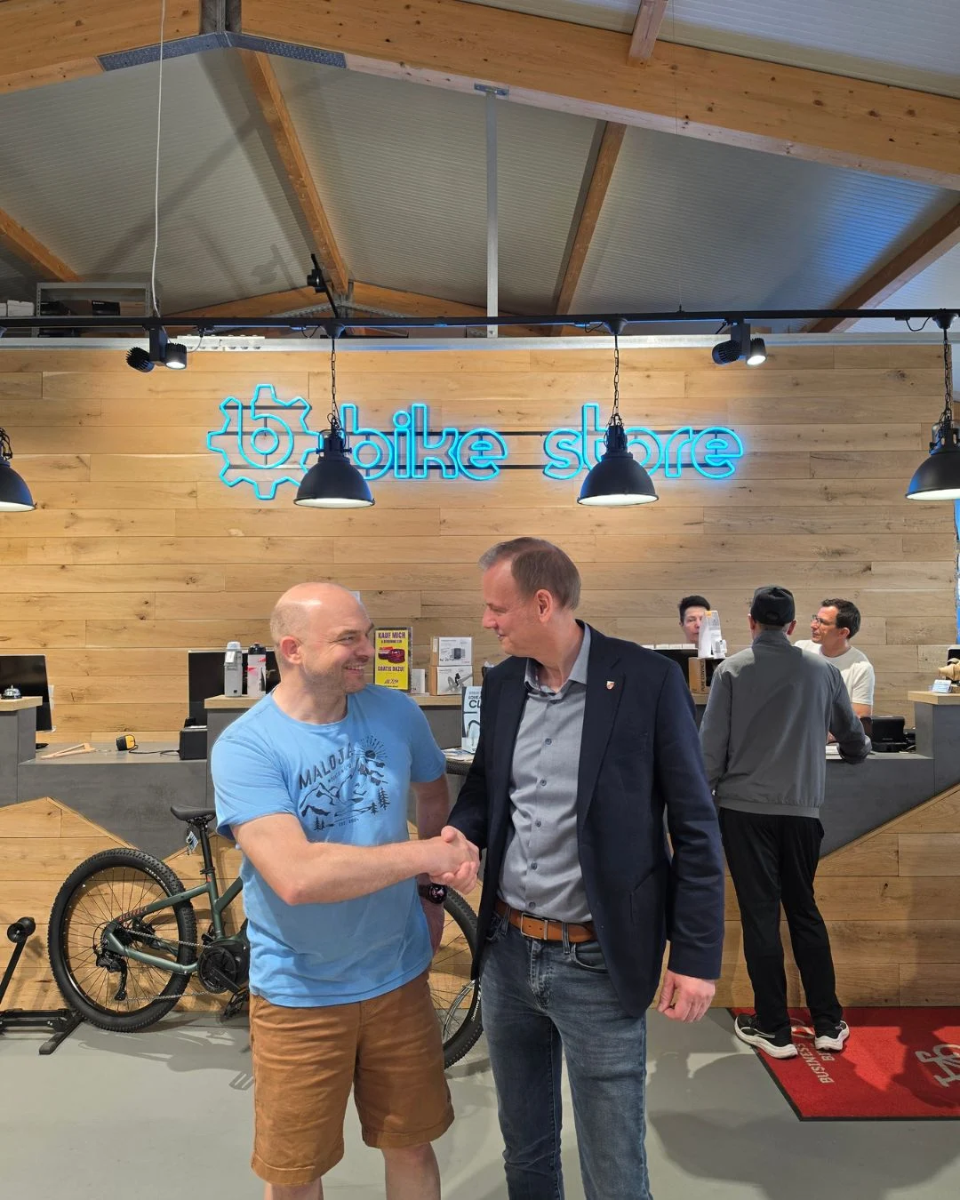 10 Jahre bike-store Jubiläum mit Besuchern und Gästen in Haßfurt