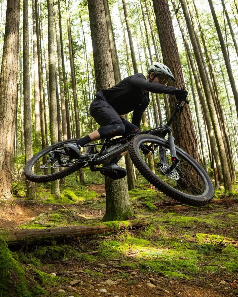GIANT Stance 1 Fully Mountainbike Trail Action 3
