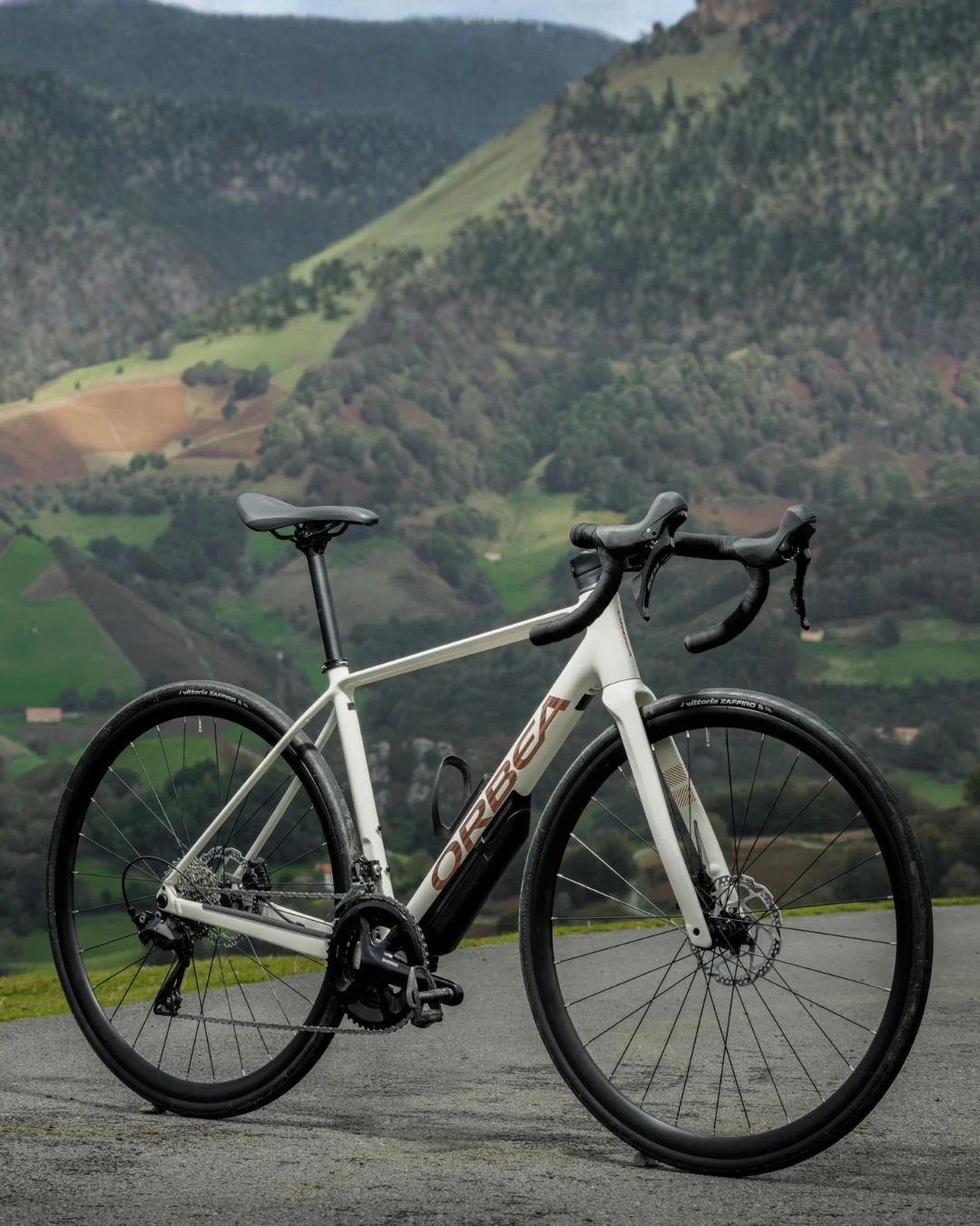 Orbea AVANT H30 Rennrad Gesamtansicht 4