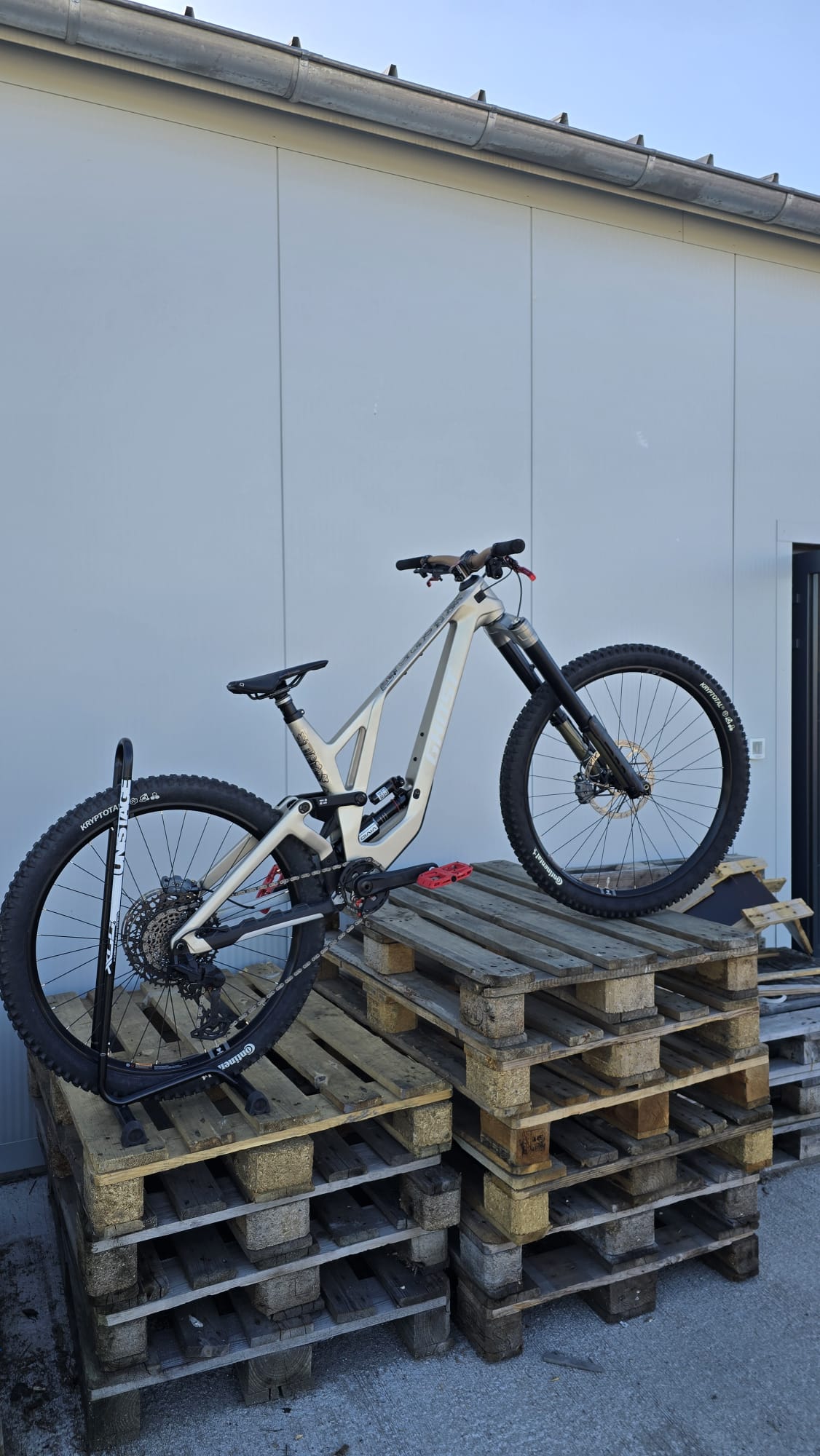 Ghost Pocha Custom Build mit Intend Flash 38, SRAM Maven und Titan-Upgrades